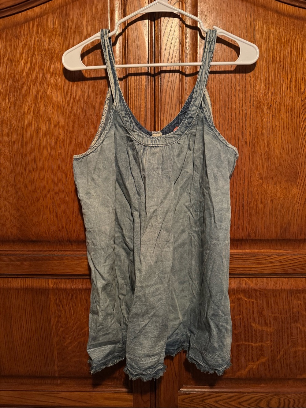 Pilcro Chambray Button‑Back Tank Top – Size Large, EUC - Picture 2 of 5